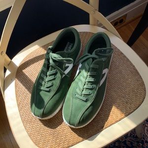 Sz 9 Green suede Tretorn tennis shoes